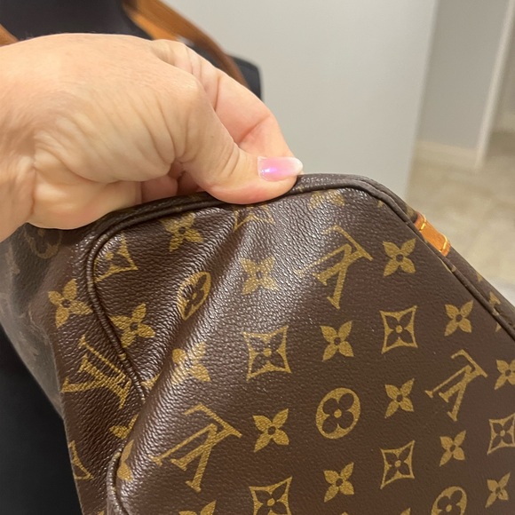 Louis Vuitton Monogram Tote with Tan Straps - Picture 7 of 8